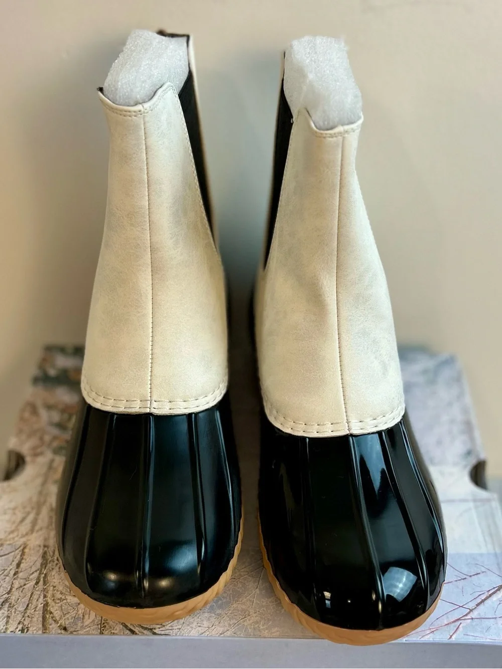 New Kathemoi Womens Black and Ivory Waterproof Slip On Duck Boots / Size 8